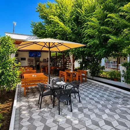 فندق Bar Restaurant Mani *