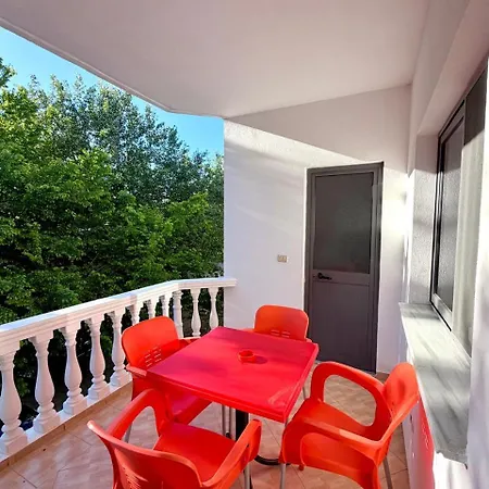 Bar Restaurant Mani فندق